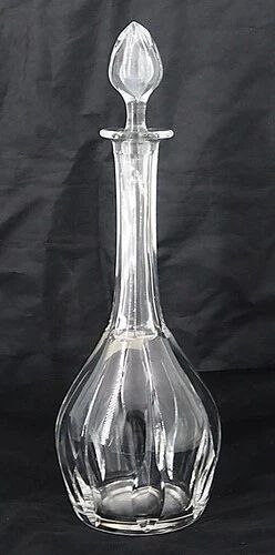 Crystal carafe Saint Louis model Cerdagne, signed, excellent condition.