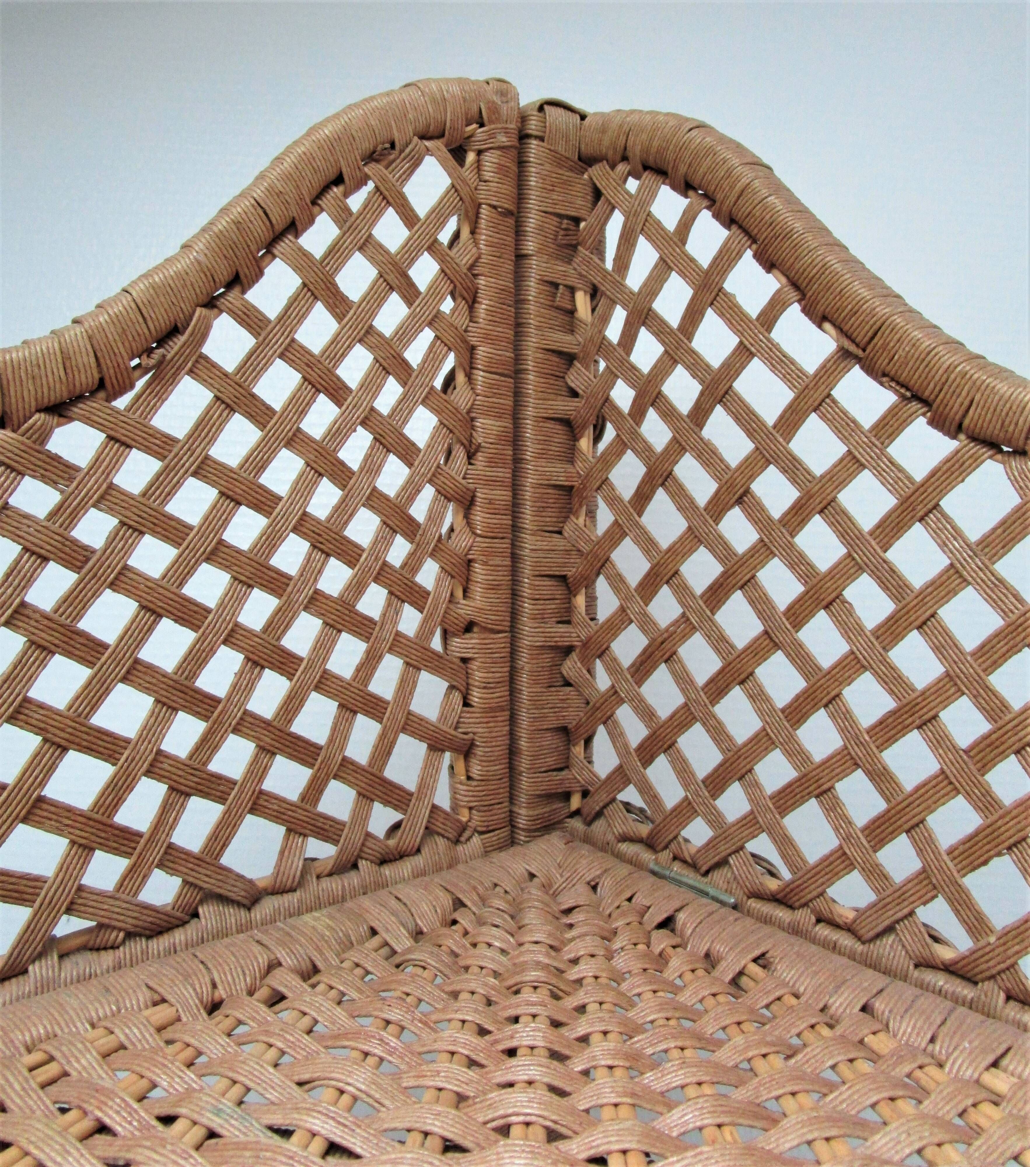 Corner shelf made of vintage braided natural fibers