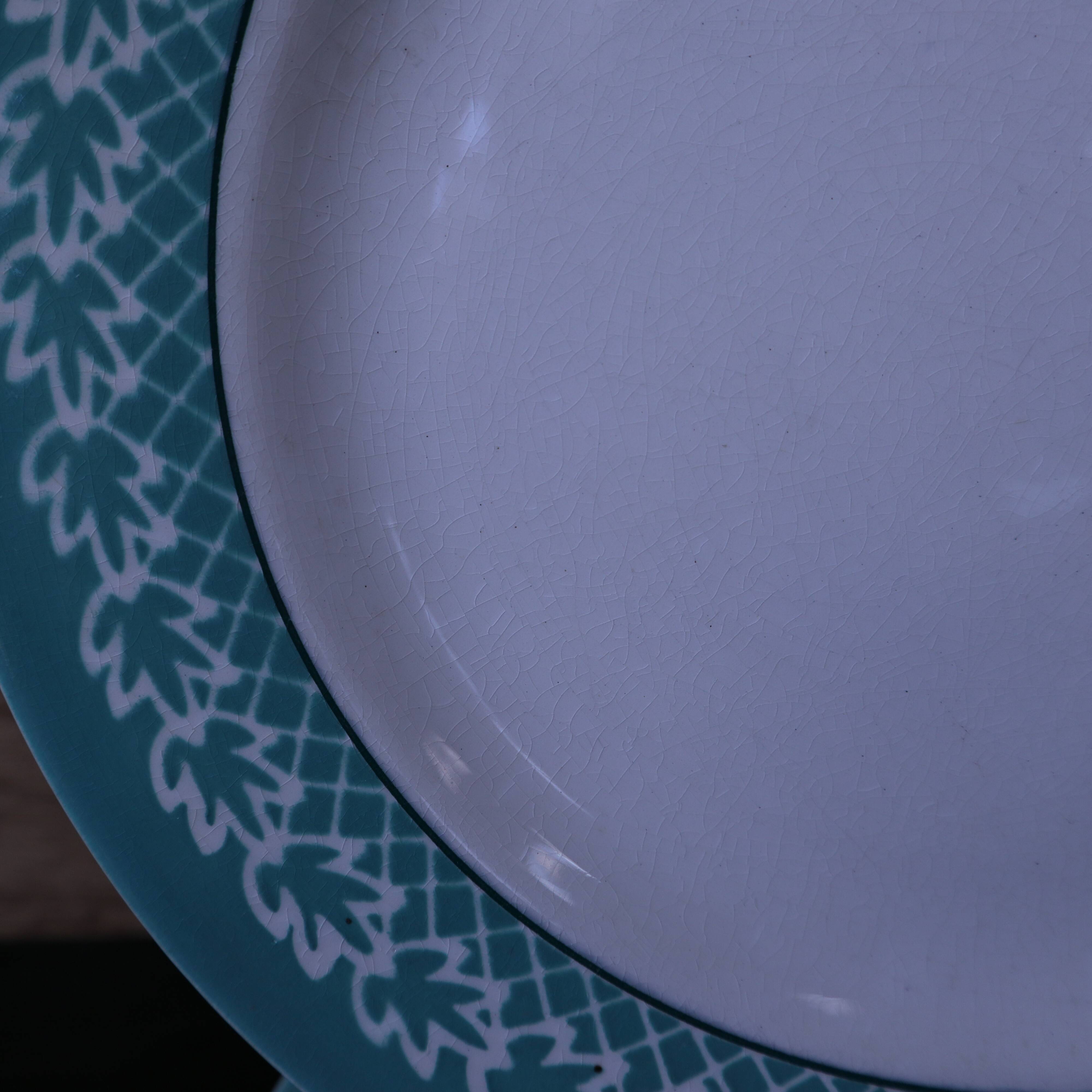 Set of 6 KIFO L'Amandinoise flat plates with green leaf design.