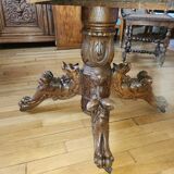 Round central leg table