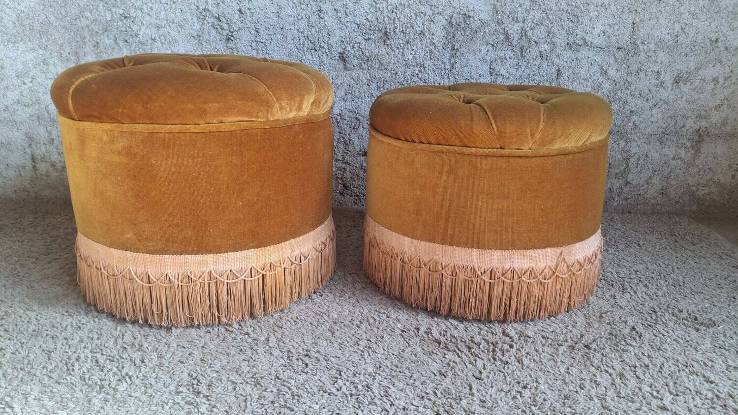 False pair of round Napoleon III poufs in ochre velvet, tufted with fringes.