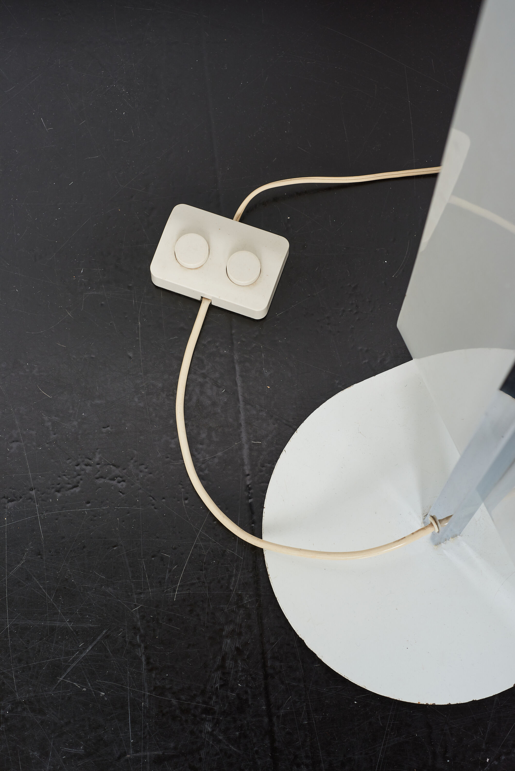 Space age rotating column with 5 lights