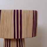 Lampe à poser en raphia naturel à rayures violettes