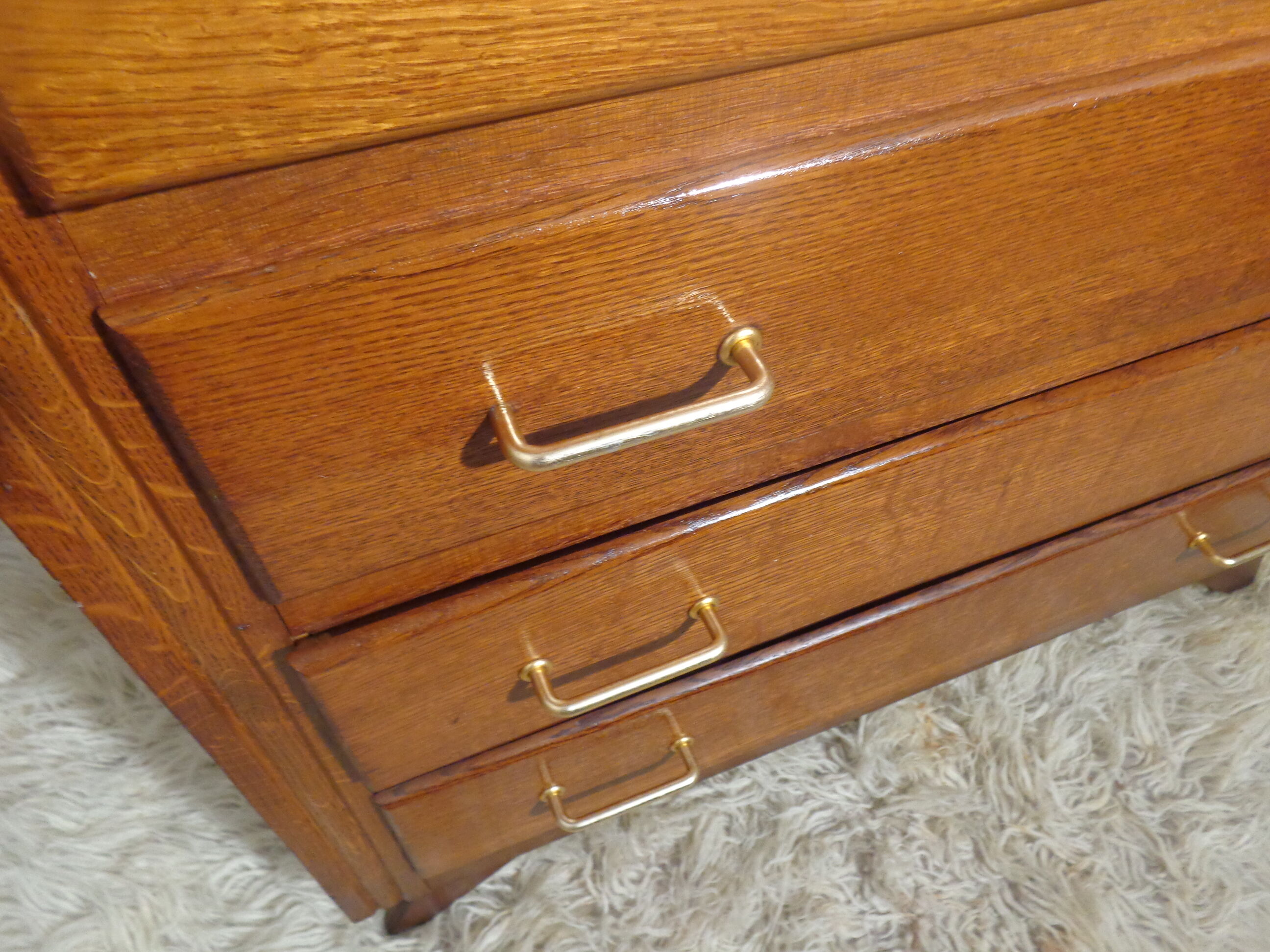 Vintage dresser from the 50s feet compass