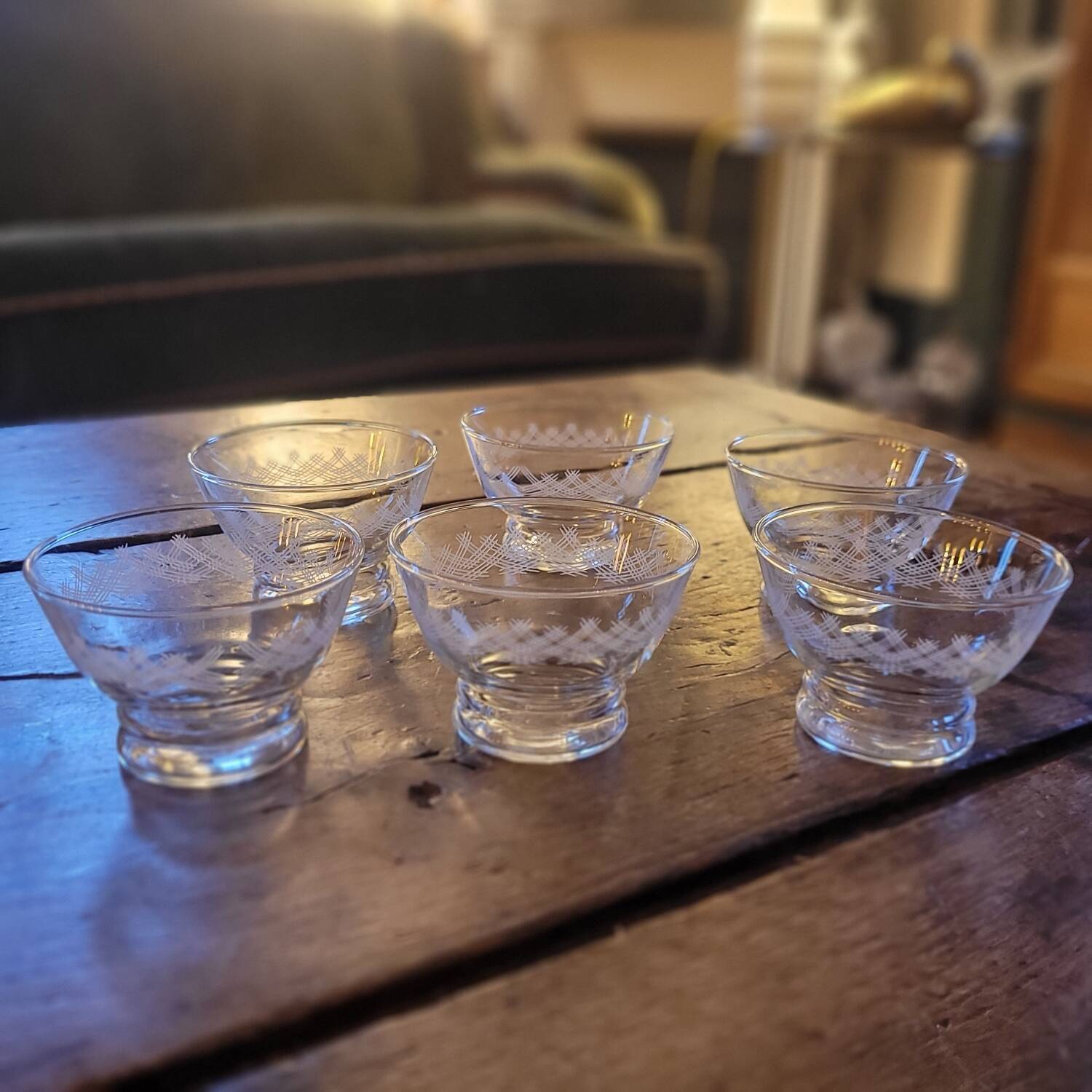 Set of 6 fine engraved glass cups from the 60s.