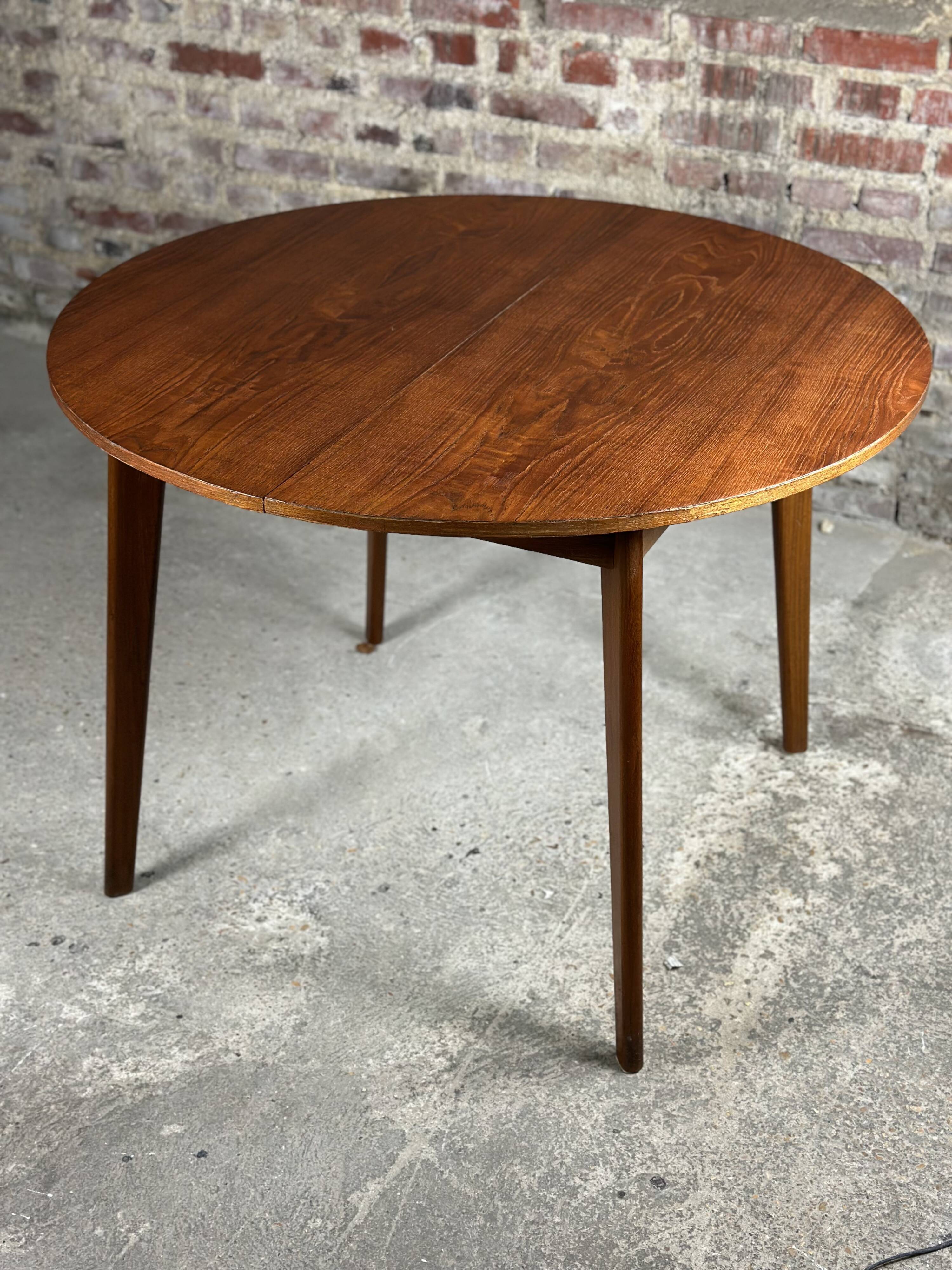 Scandinavian round teak table with integrated extension 70'S