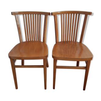 Lot of 2 vintage wooden chairs