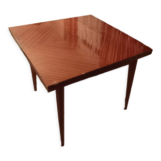 Folding table