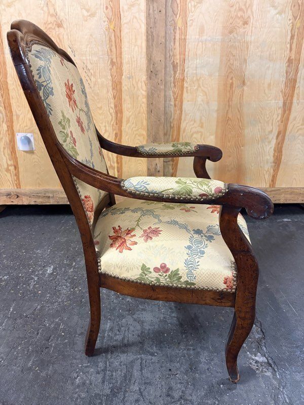 Antique Louis-Philippe style armchair in solid wood
