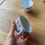 Set of flowery Chinese porcelain cups