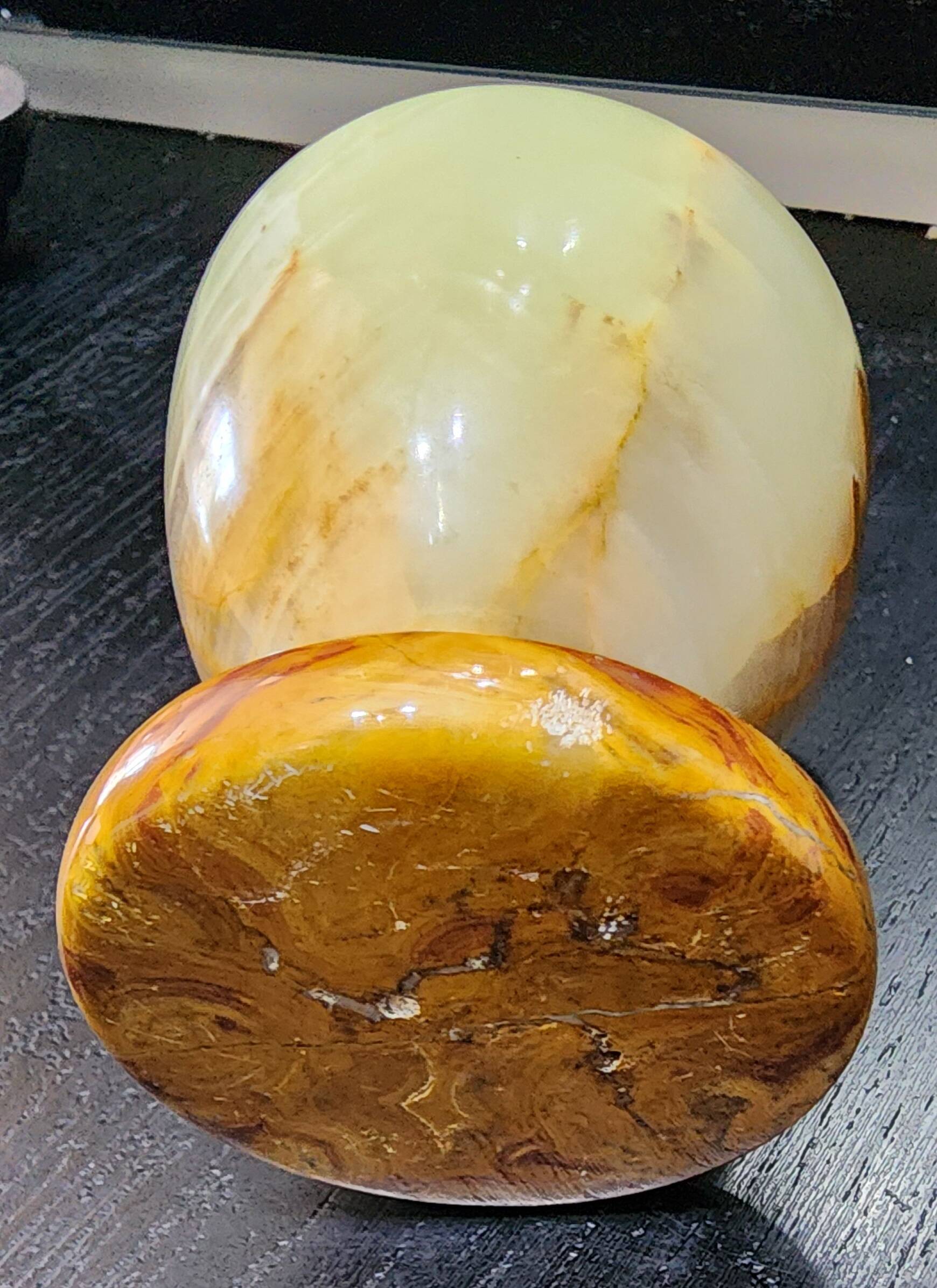 Vintage table lighters + 2 onyx ashtrays – decorative set