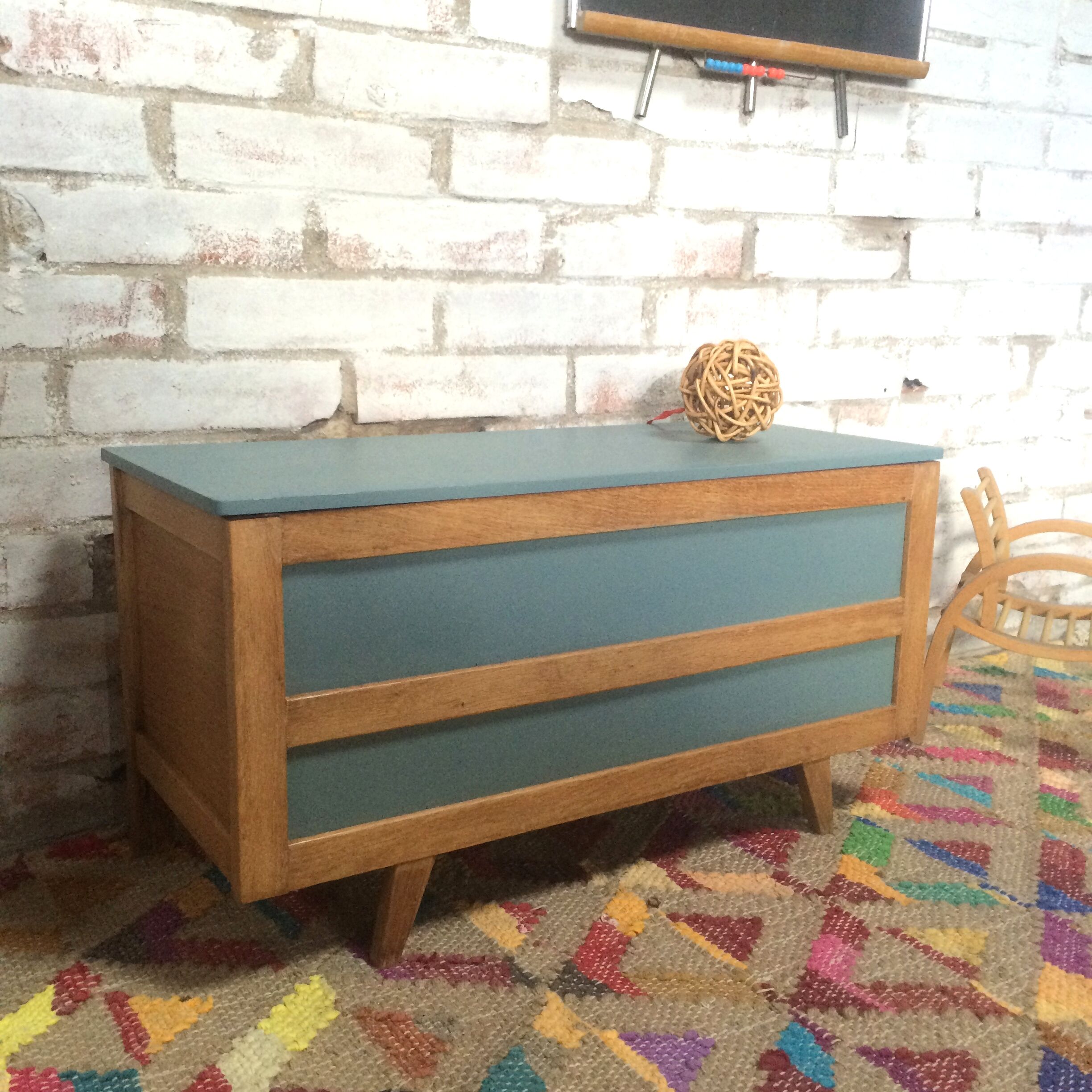 Compass legs storage trunk