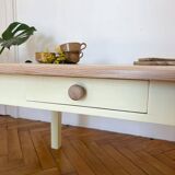 Table basse jaune en bois massif