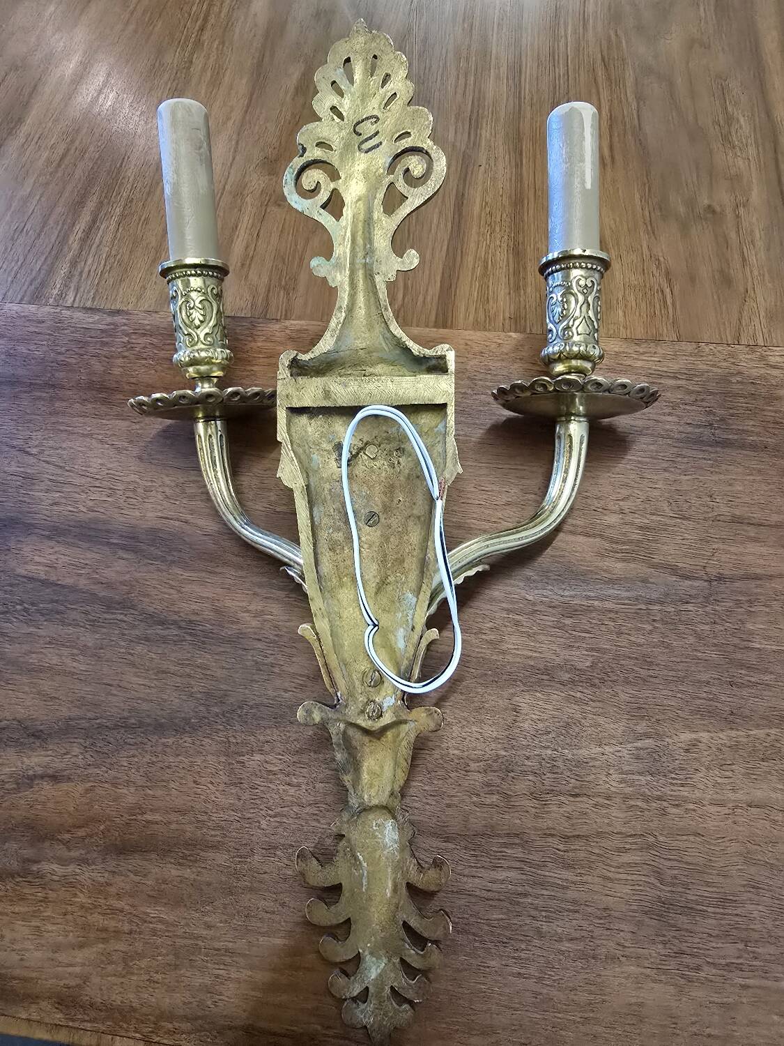 Louis XVI style wall lamp in bronze