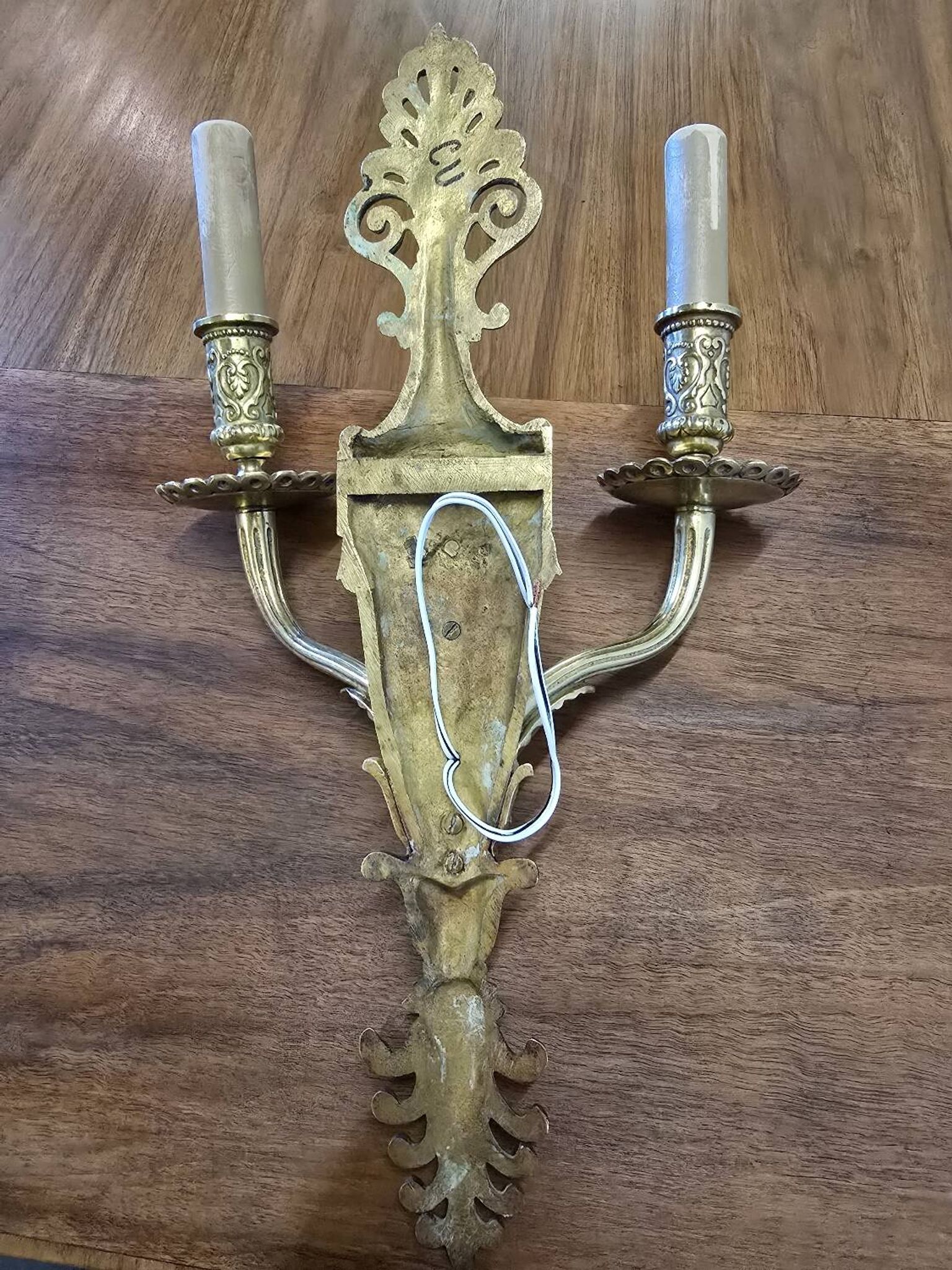 Louis XVI style wall lamp in bronze