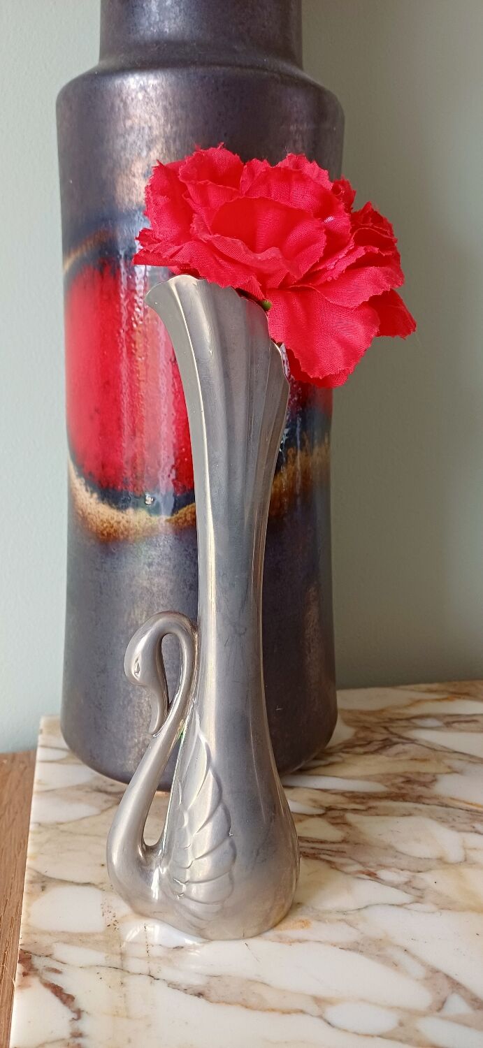 Metal swan soliflore vase