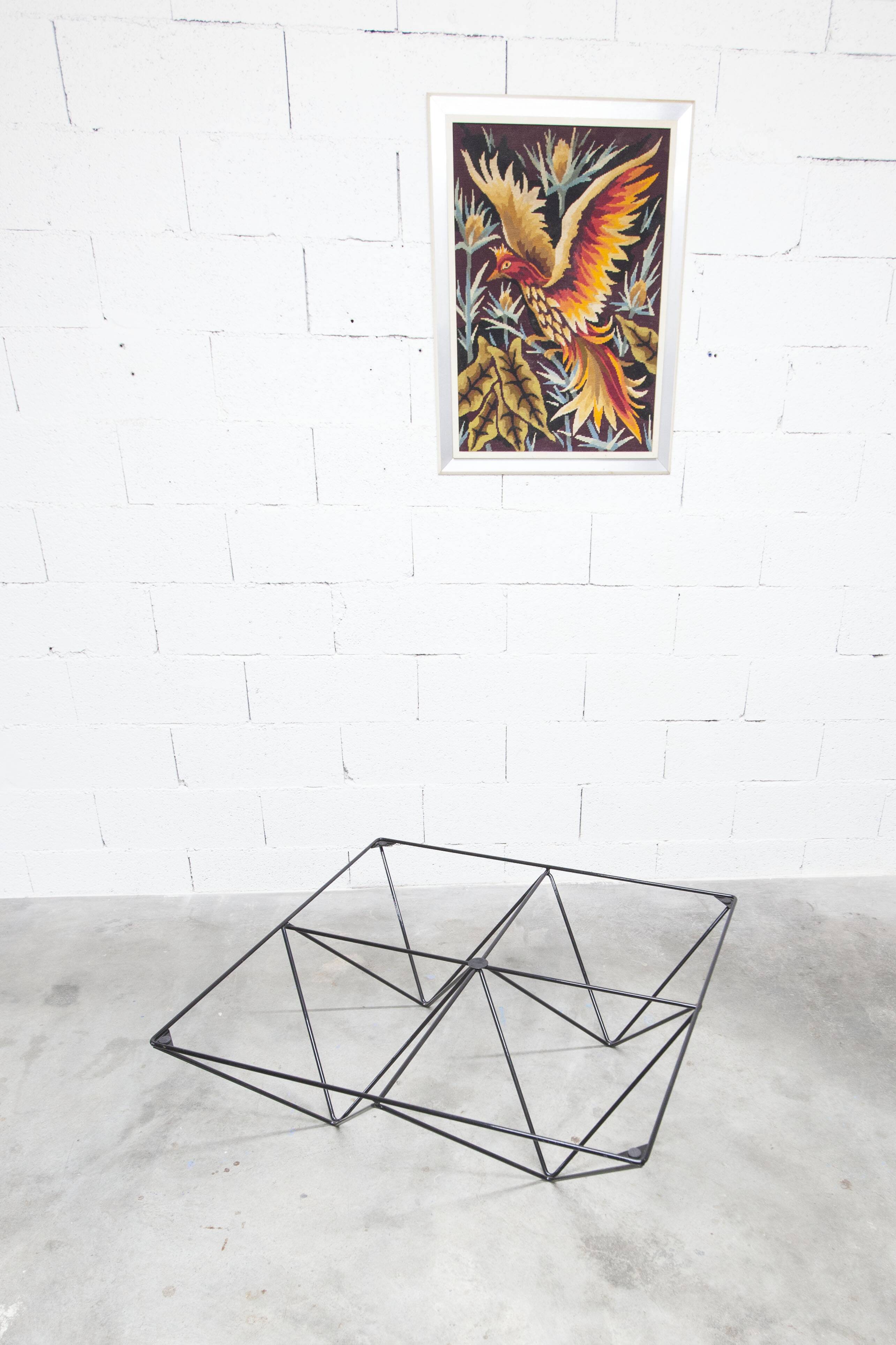 Coffee table 100x100cm in very good condition, 1980.