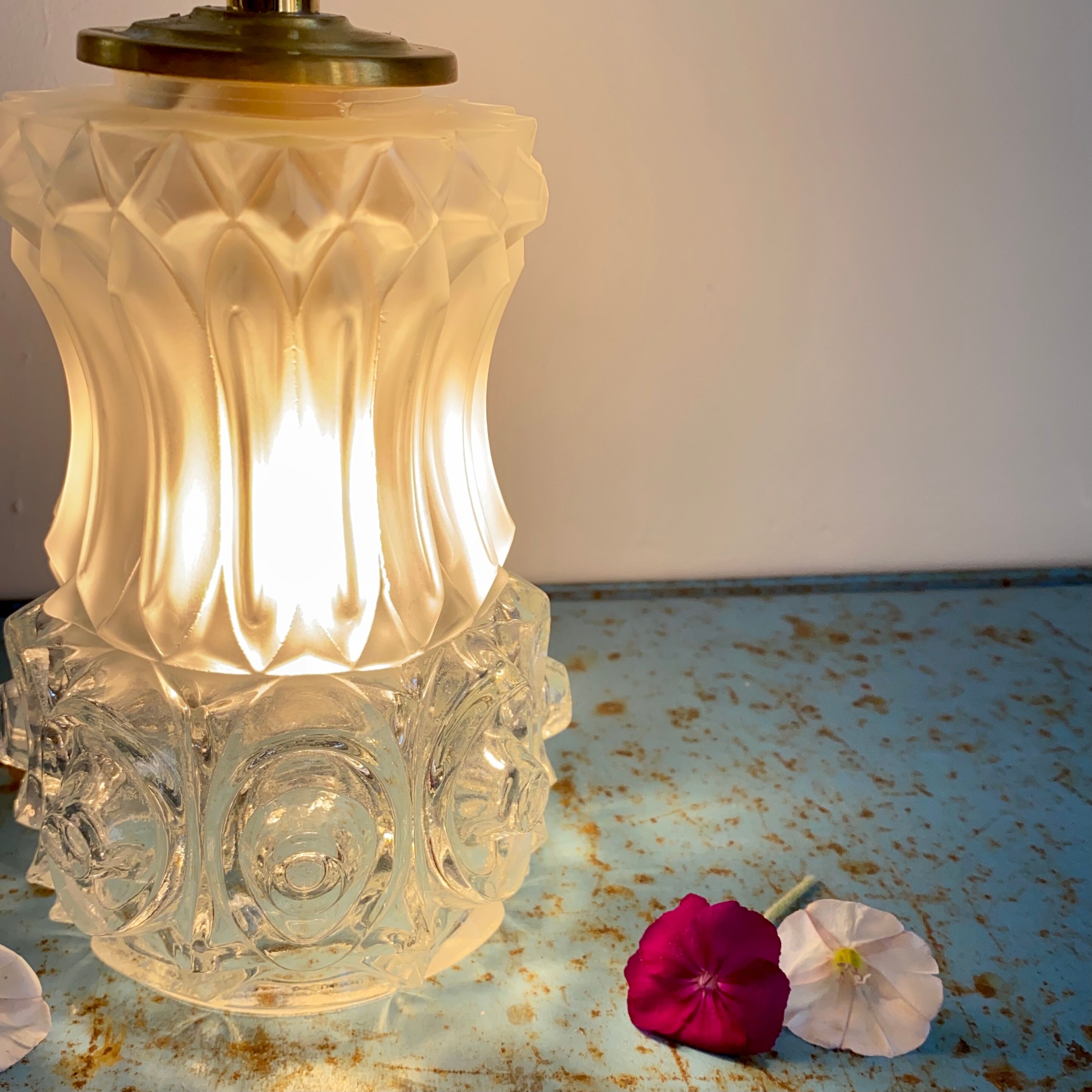 Vintage tulip wall lamp in molded glass