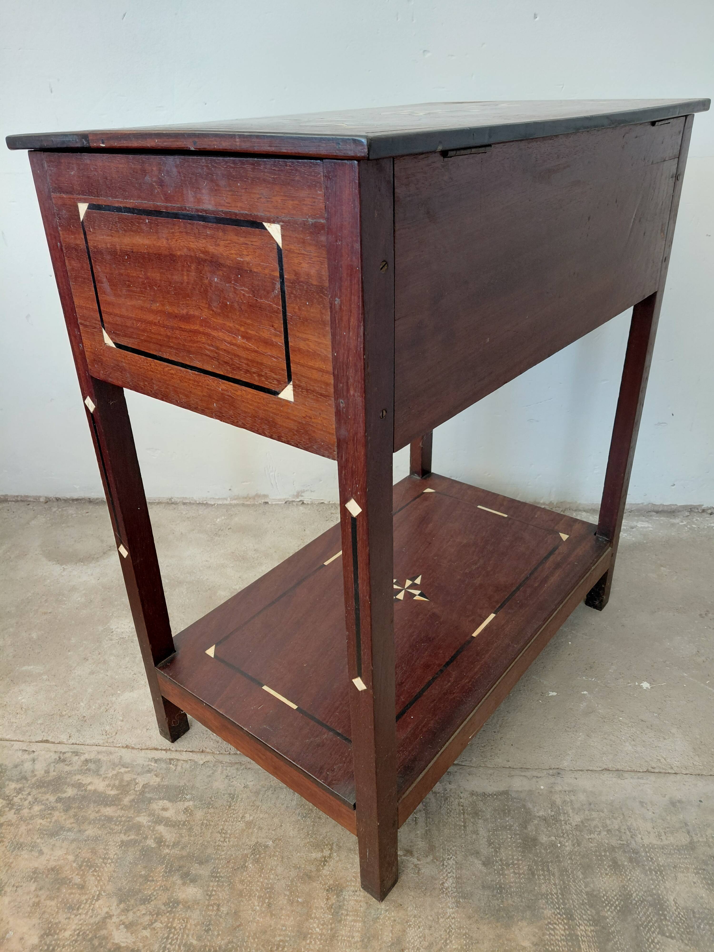 Small oriental piece of furniture