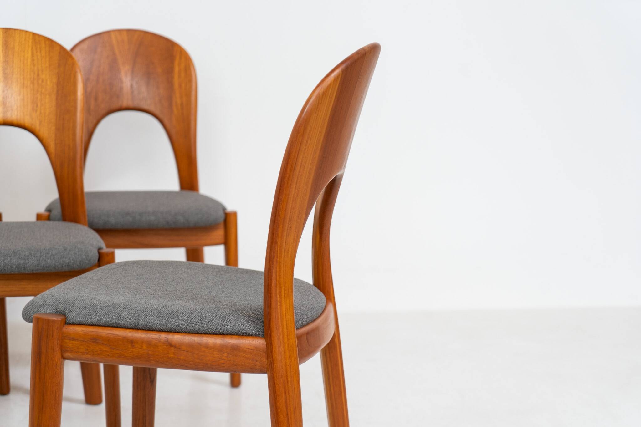 Ensemble de 6 chaises de salle à manger "Morten" par Niels Koefoed