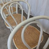 Ensemble de 6 chaises de salle à manger vintage de style Thonet : bois blanc et assise en cannage.