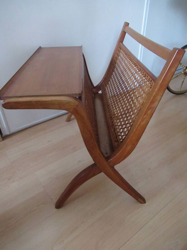 Porte revue en cannage avec tablette bois clair