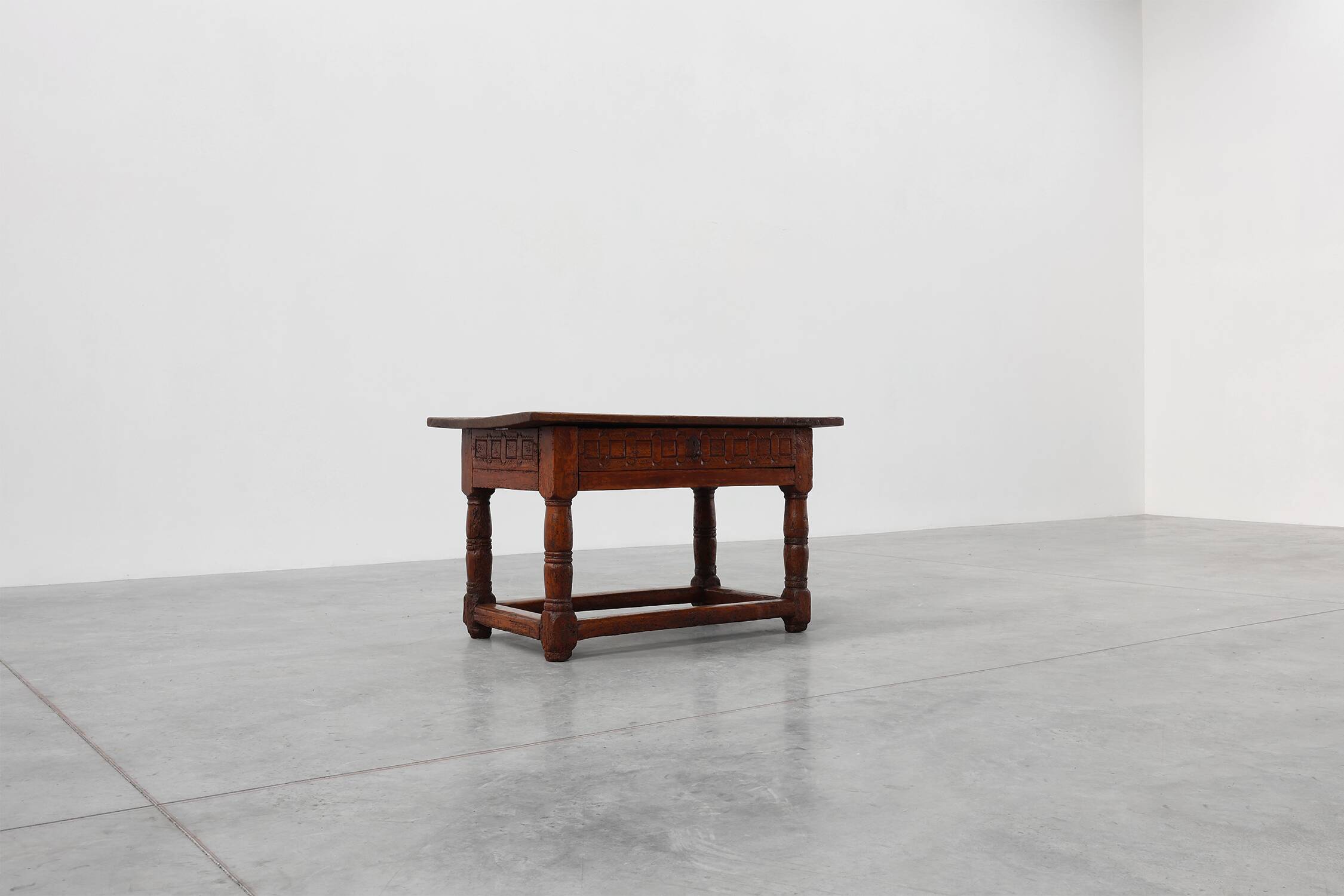 Oak hand-carved side table in wabi wabi style, Spain, 17th Century