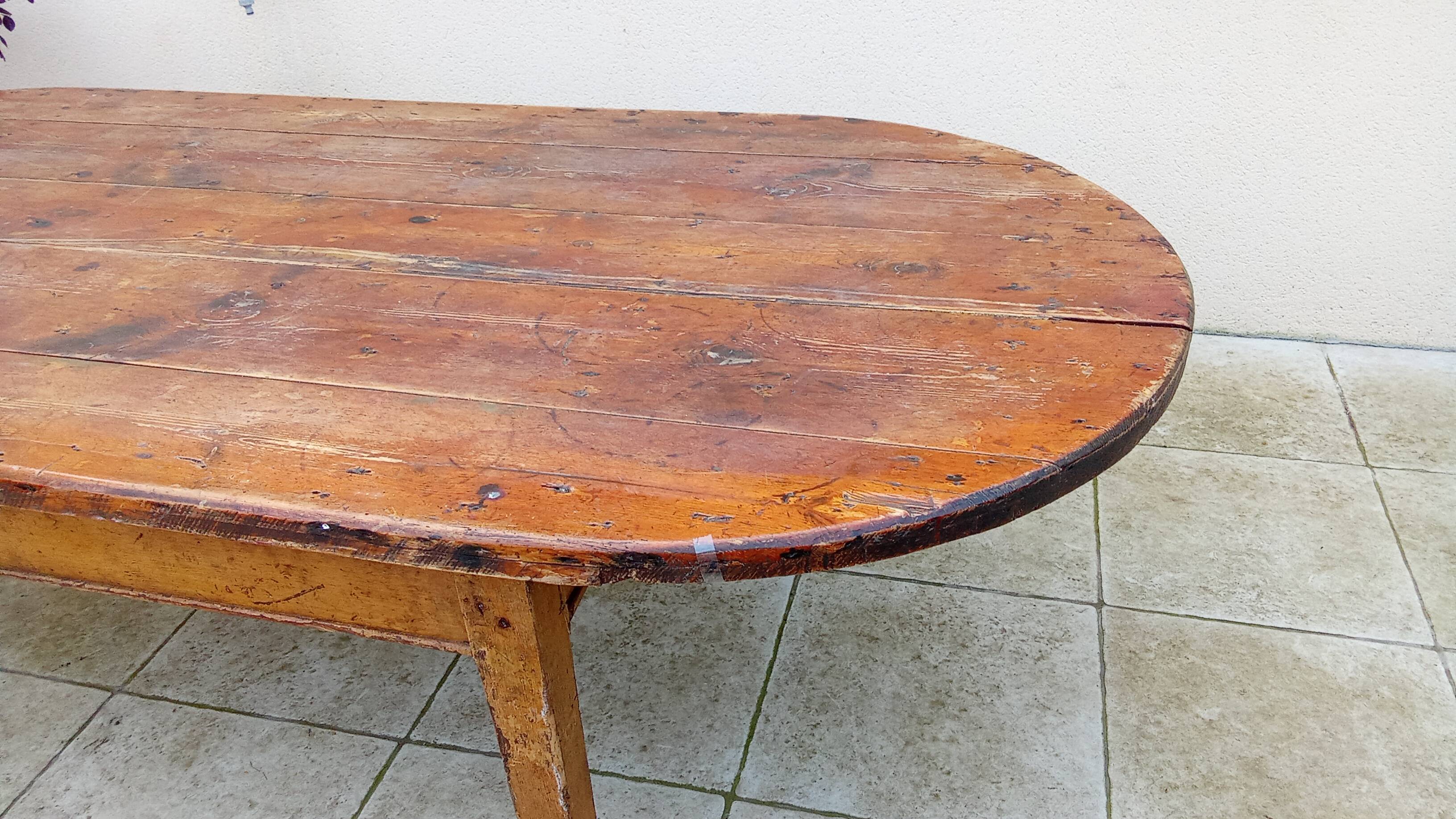 Old oval farm table 2m42
