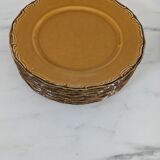 8 assiettes plates barbotine