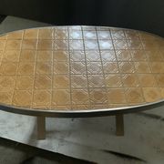 Table vintage métal et céramique