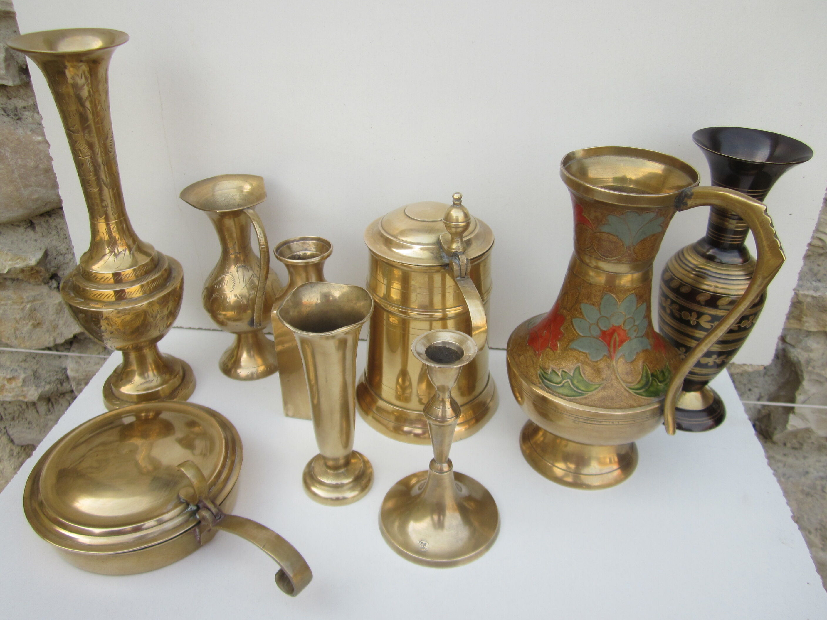 Lot d'objets décoratifs en laiton
