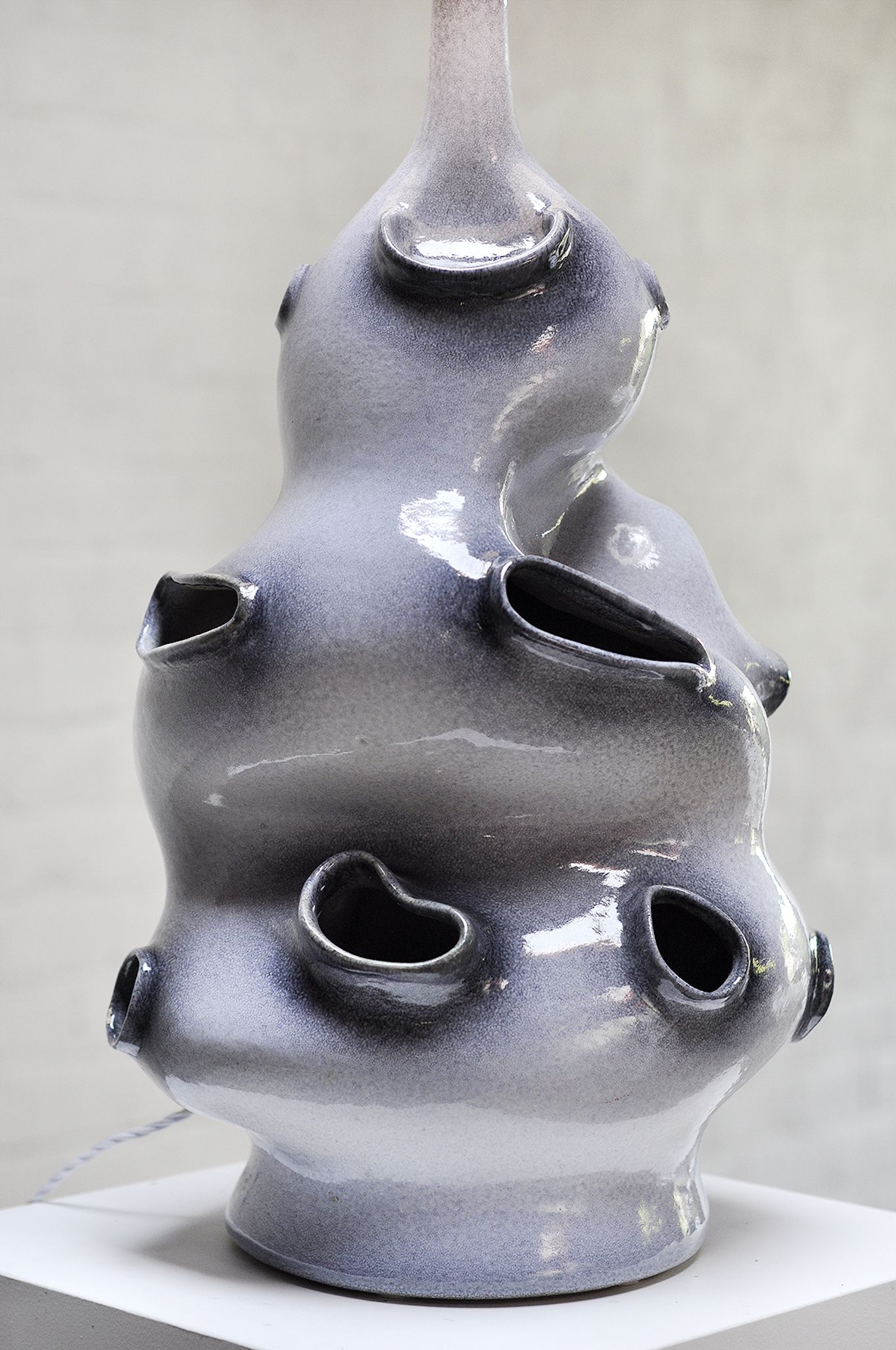 Lampe de table sculpturale émaillée en céramique française, années 1970