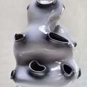 Lampe de table sculpturale émaillée en céramique française, années 1970