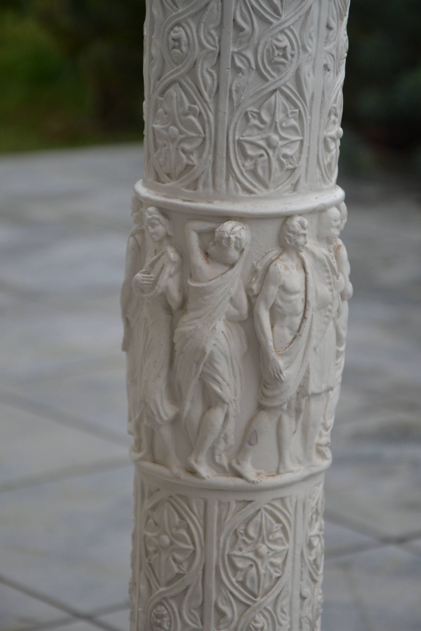 2 old plaster columns