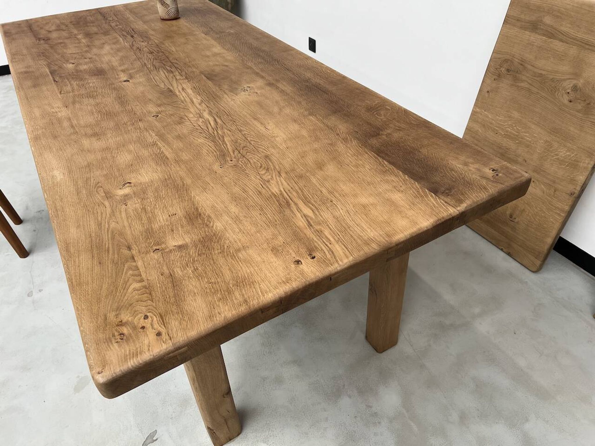 Large farm table from the 60s, in solid oak, with extensions