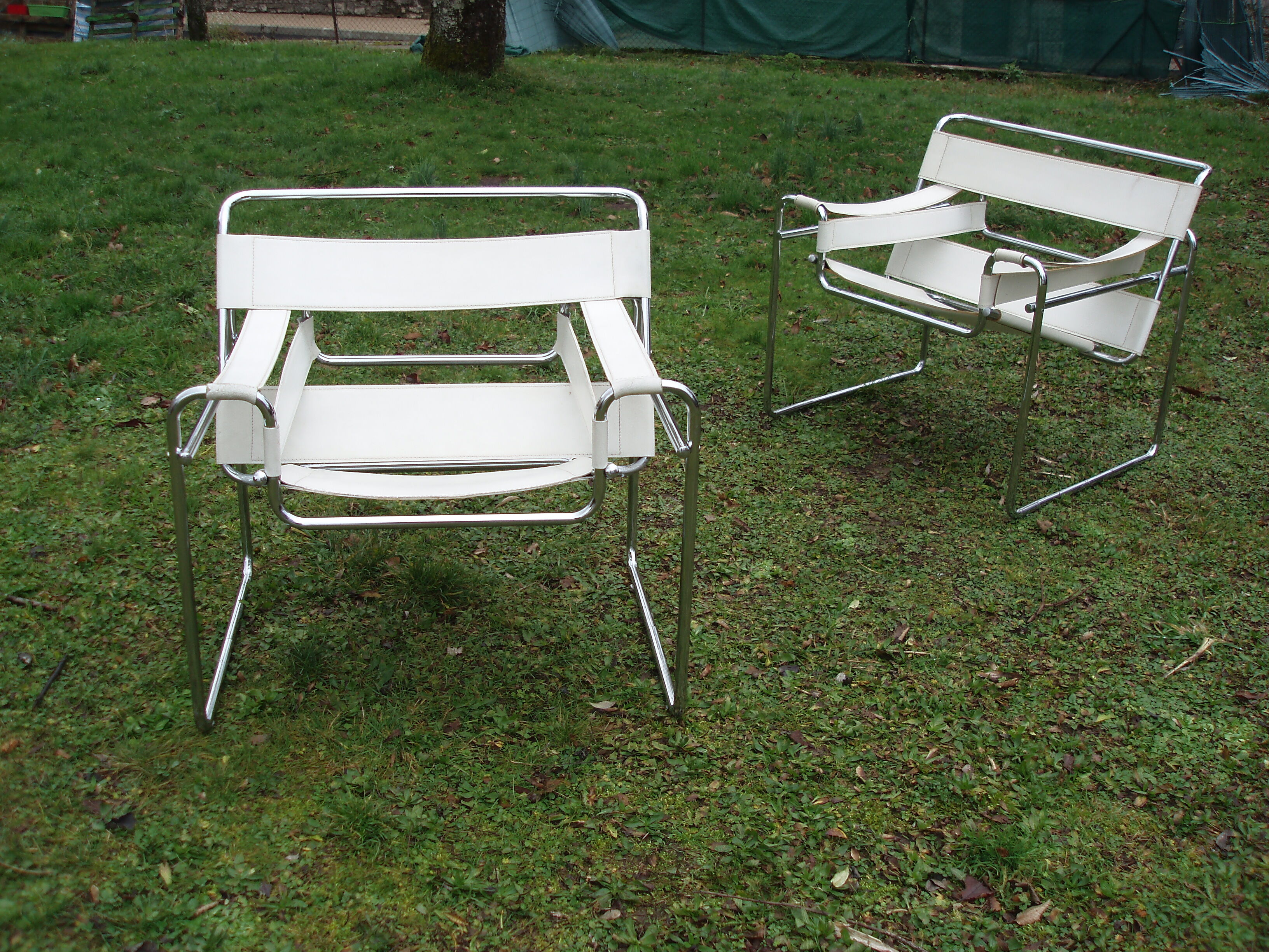 Marcel Breuer's Wassily B 3 armchairs pair in white and chrome leather