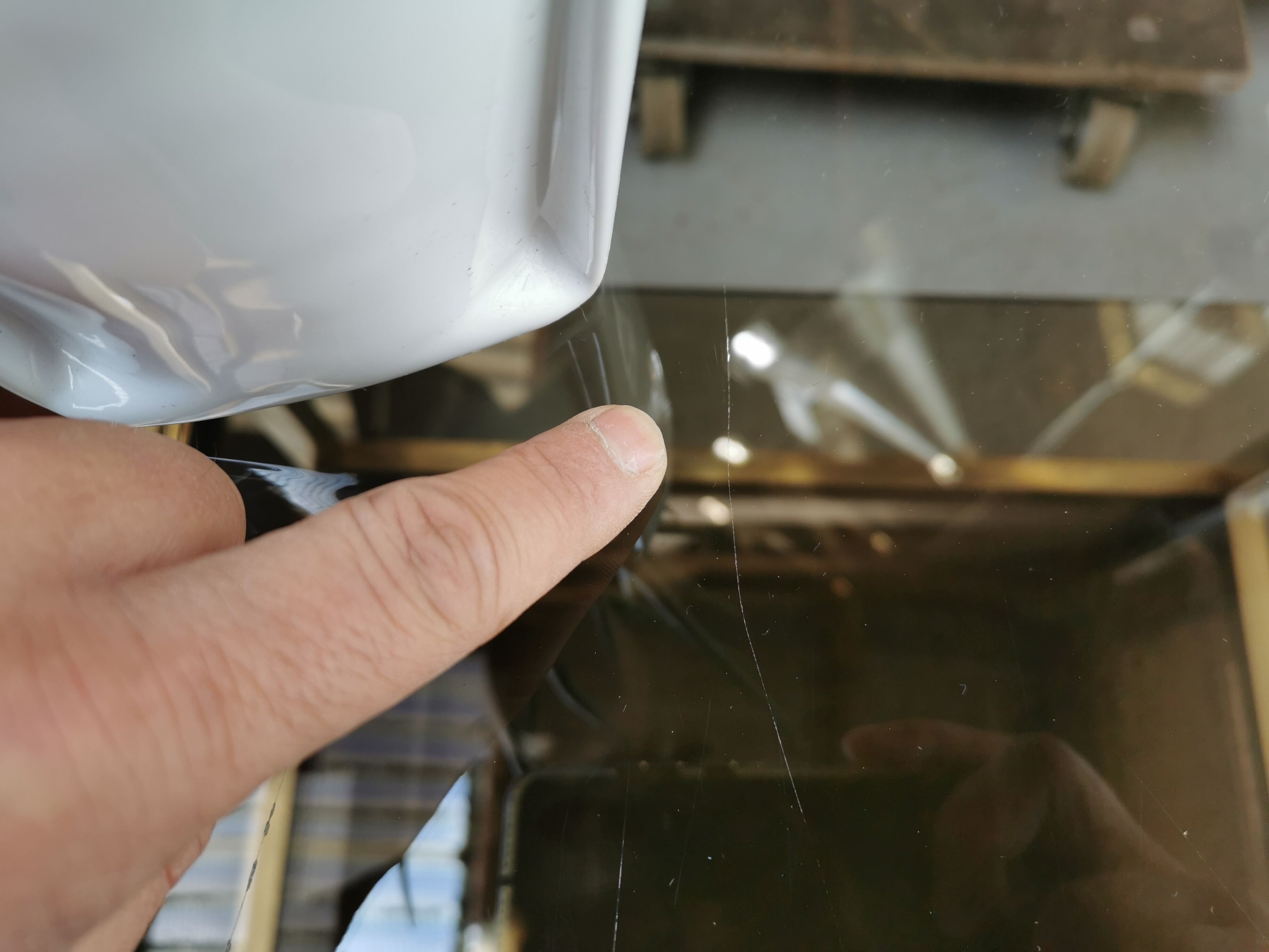 Serving table in brass and glass