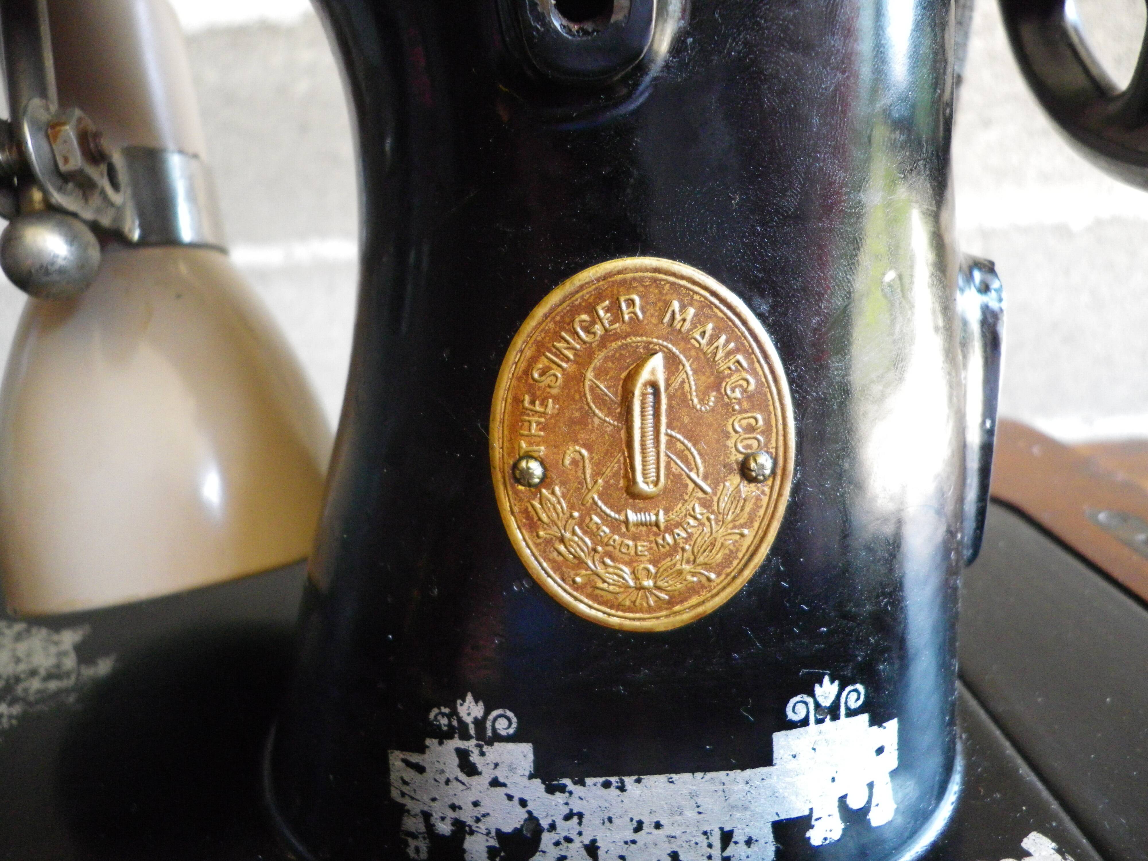 Singer sewing machine, 1928