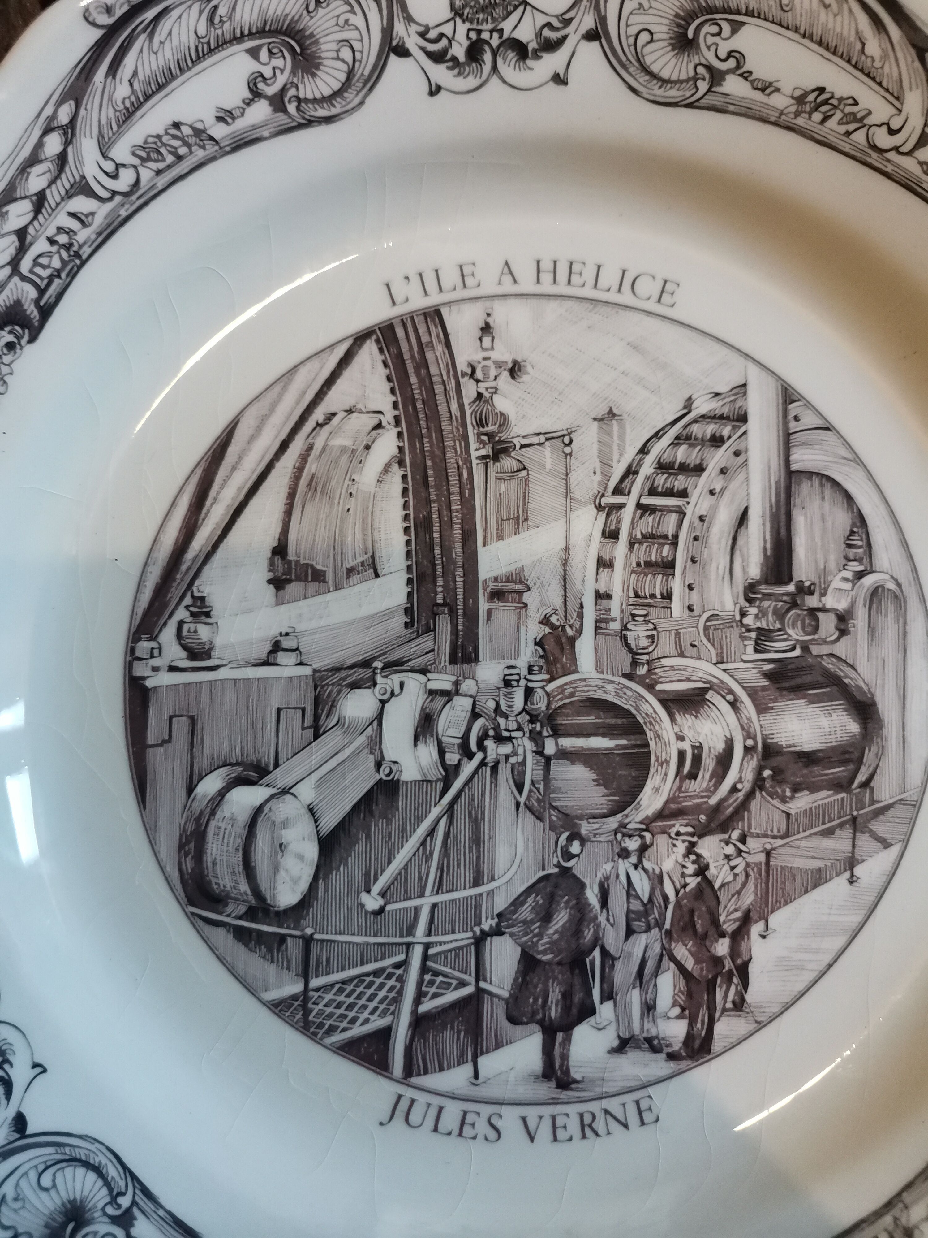 Assiette Jules Verne, Michel l'Ormeraie. L'île à hélice