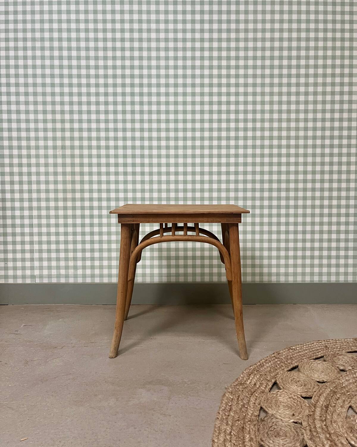 Table d’appoint en bois courbé (rénovée)