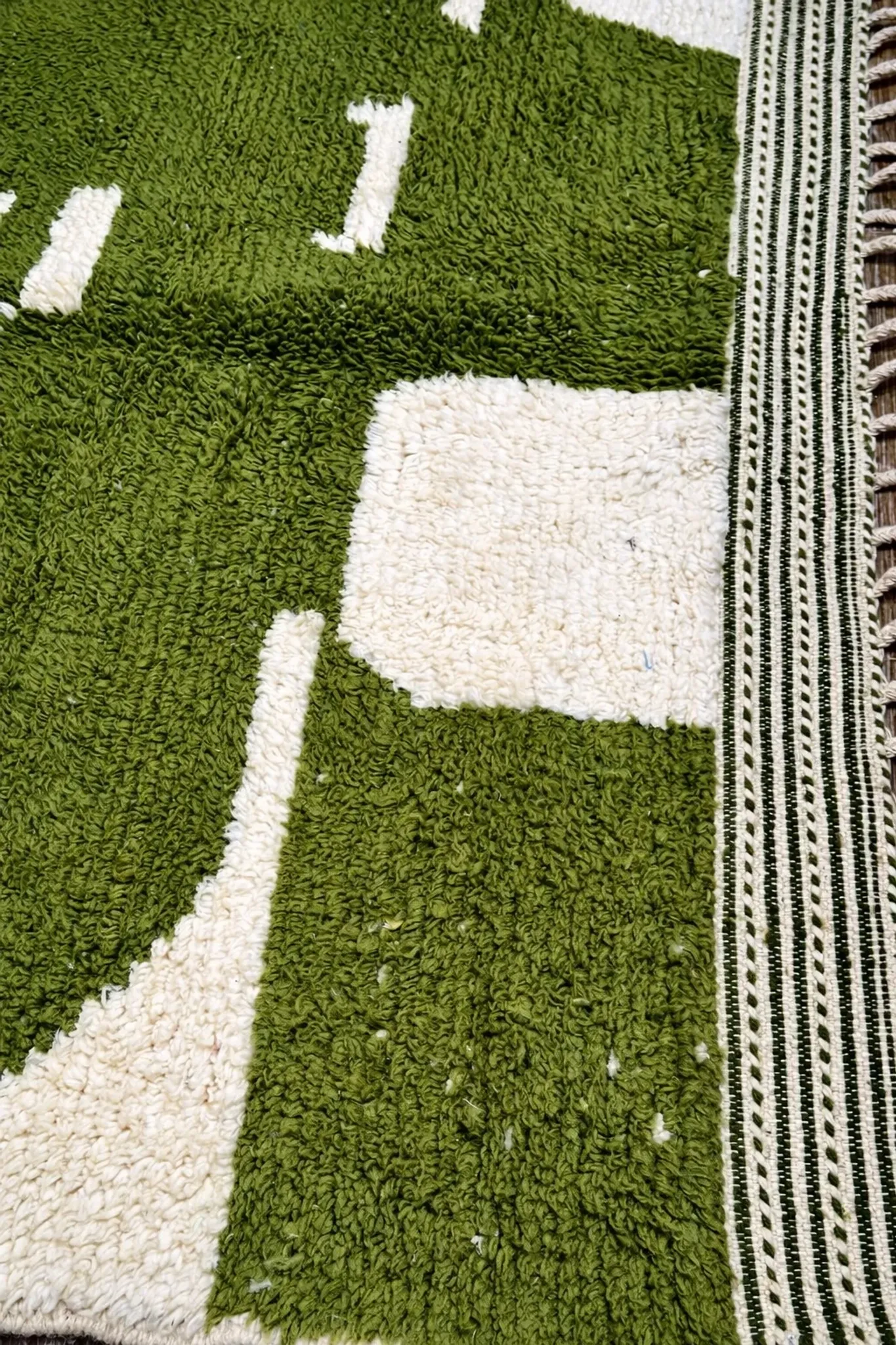 Thick wool Berber rug – abstract olive