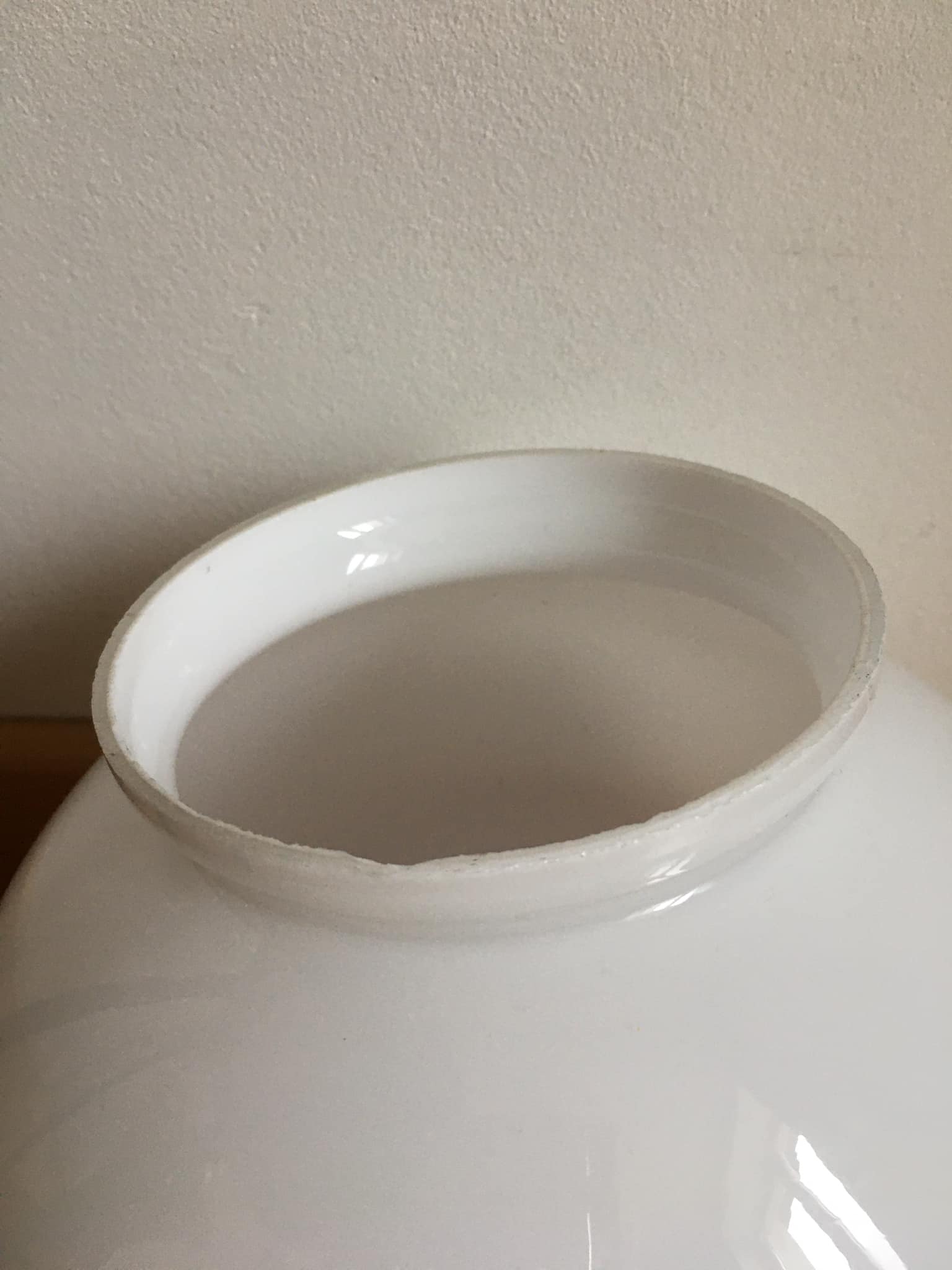 Spherical globe in white opaline