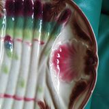 Old plate dabbling asparagus