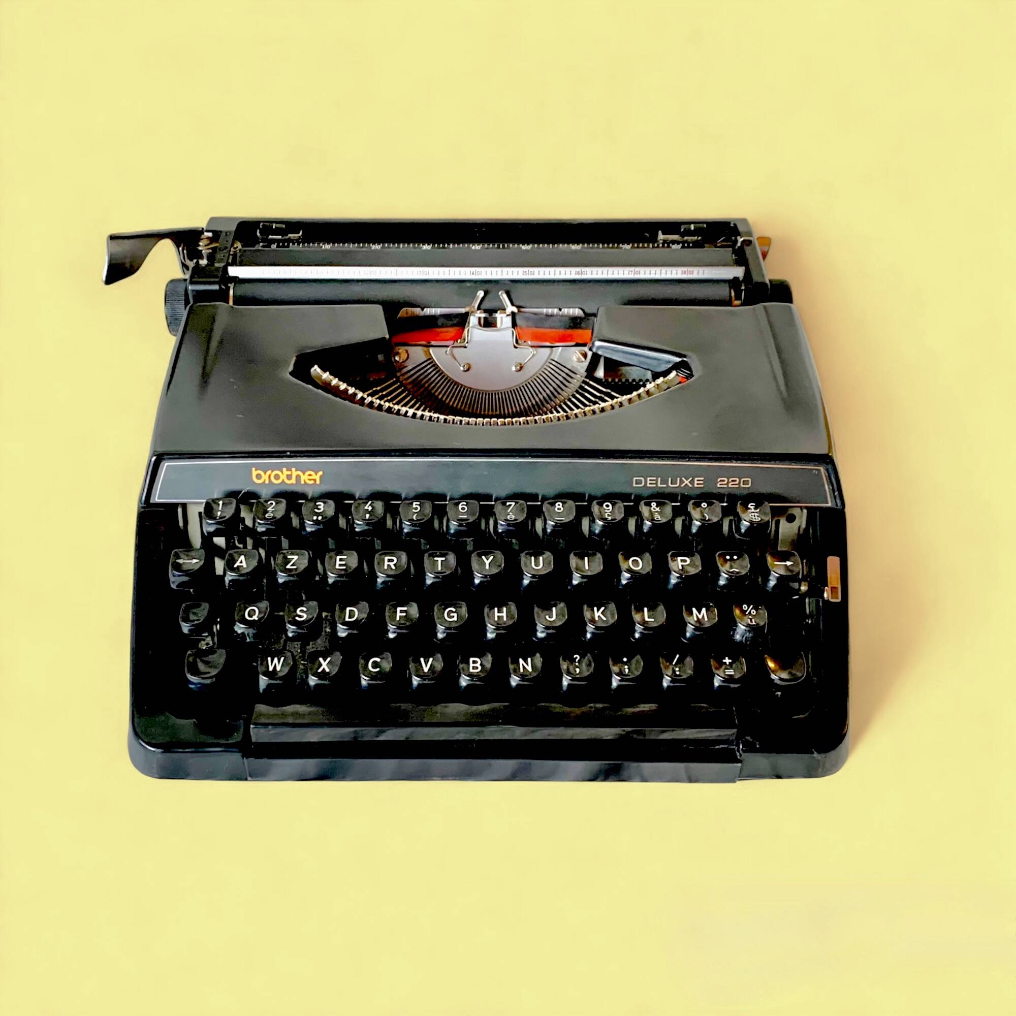 Old Brother 220 Deluxe mechanical typewriter - Made in Japan