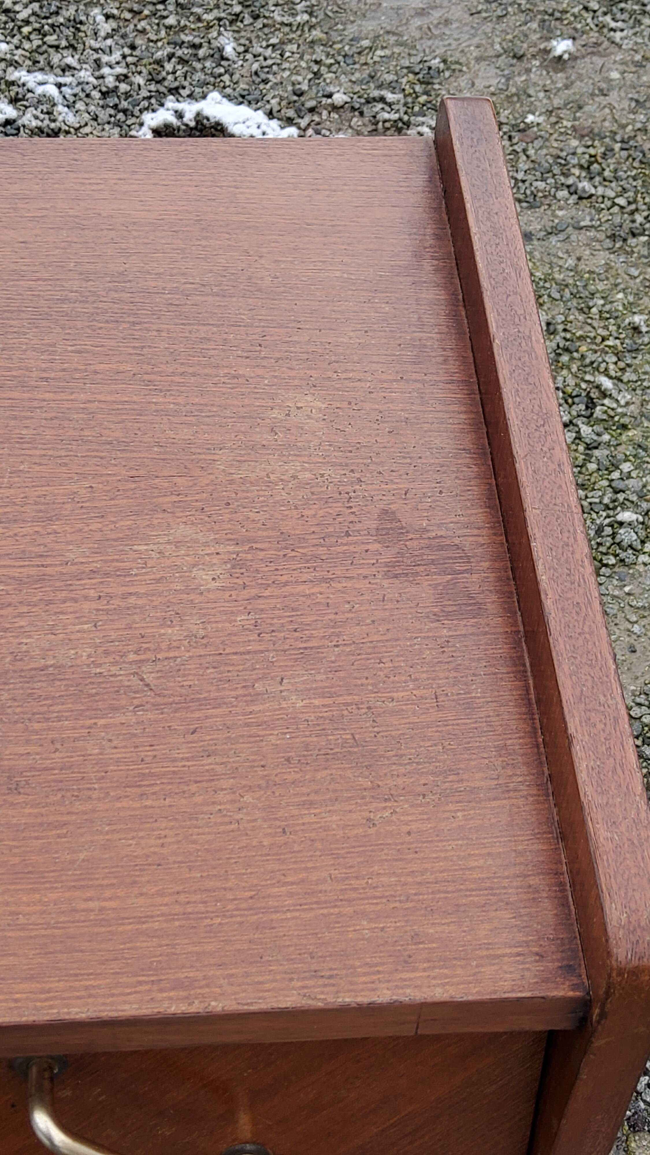 Vintage chest of drawers from the 50s 4 drawers feet compass and mahogany fins