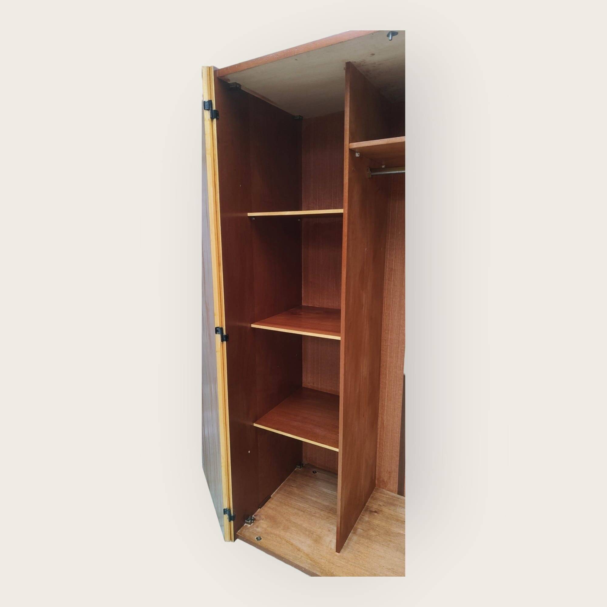 Armoire du milieu du siècle