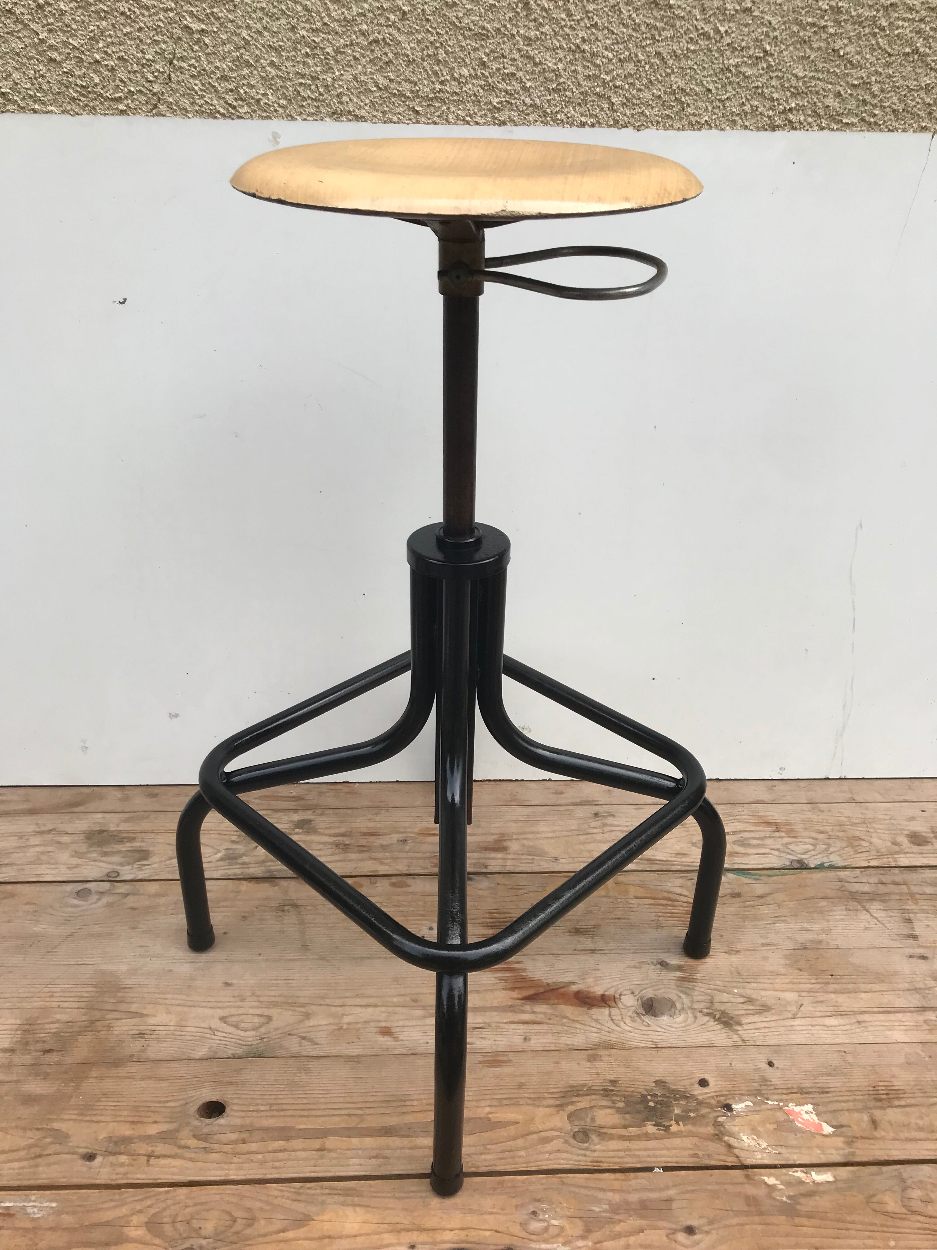 Former HELIOLITHE 50s adjustable Metal & wood Vintage shop stool