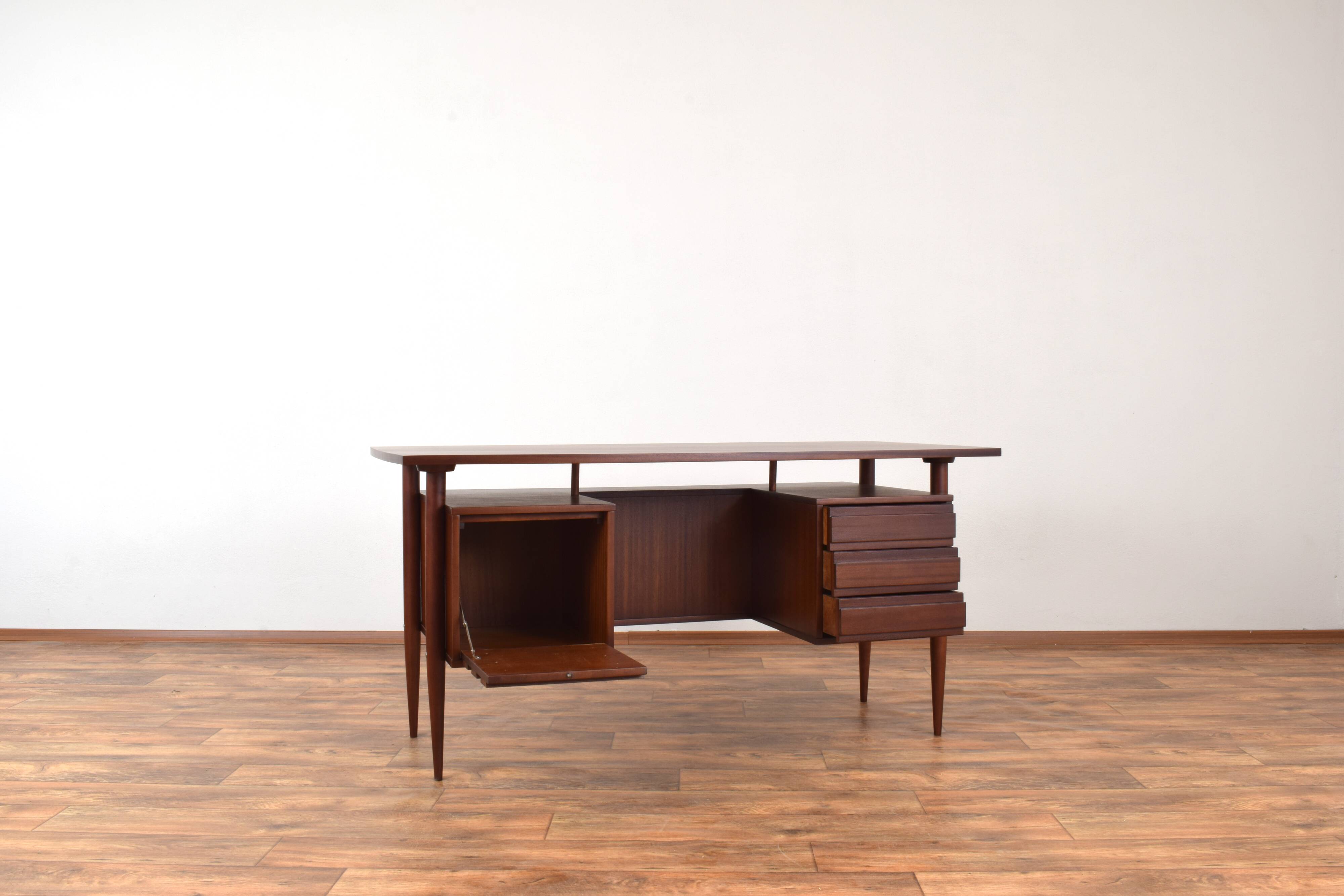 Mid-Century Polish Double-Sided Desk from Poznańskie Fabryki Mebli, 1960s.