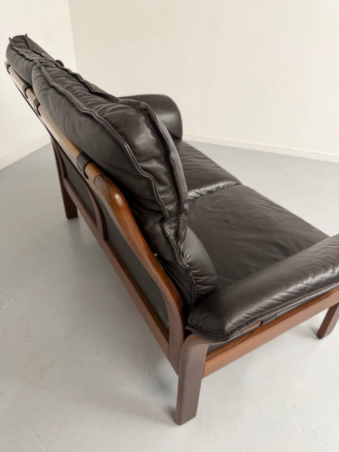 Vintage black leather Dreipunkt Scala design 2-seater sofa.