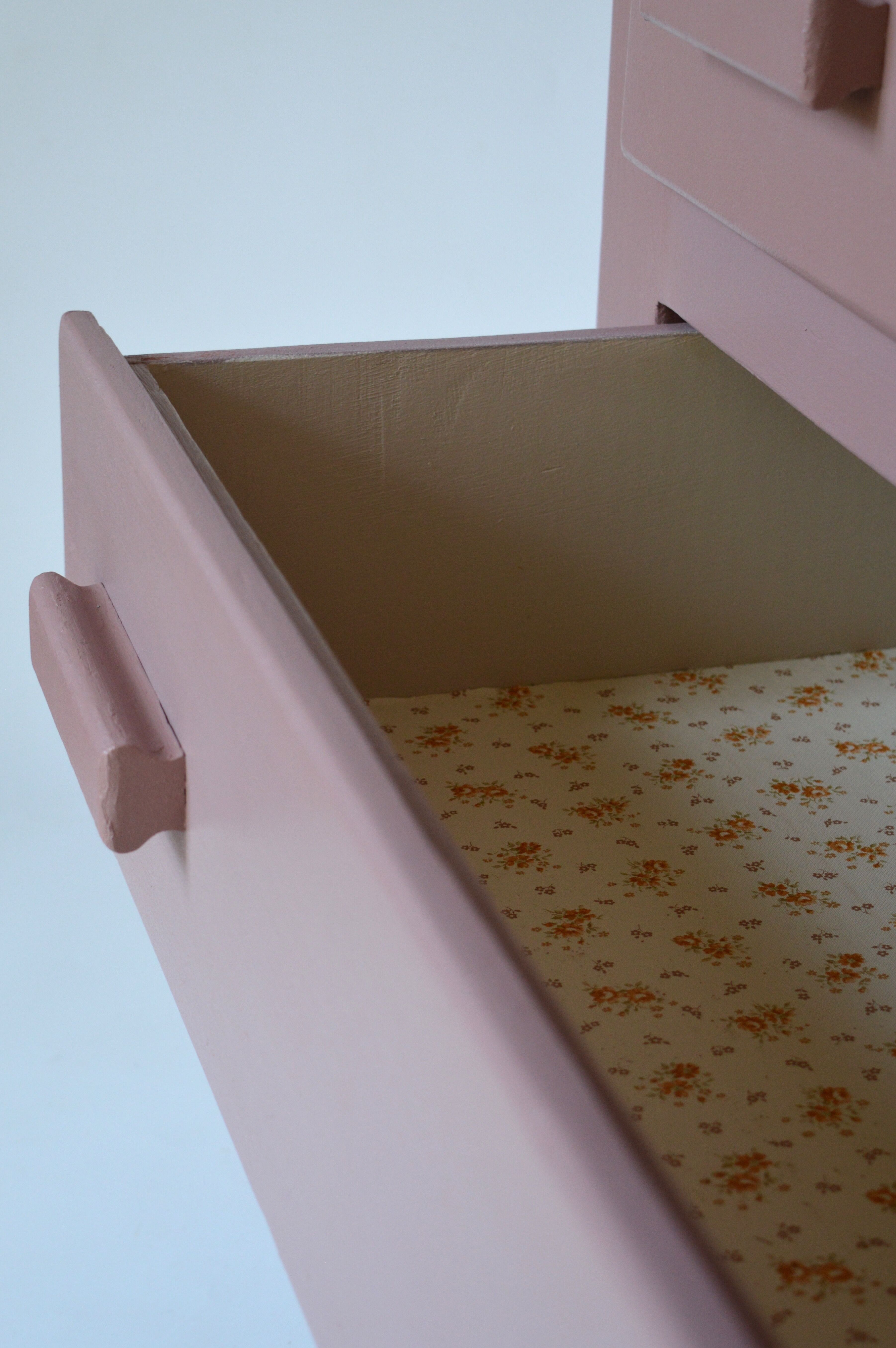 Chest of drawers